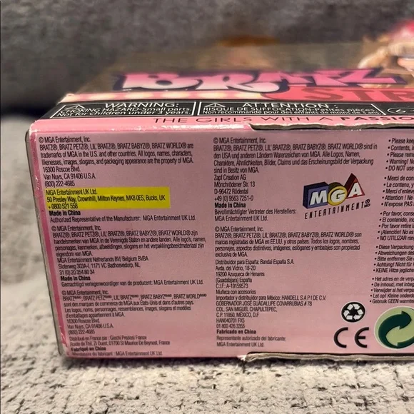 Bratz Fianna Doll - 2012 - Picture 13 of 15